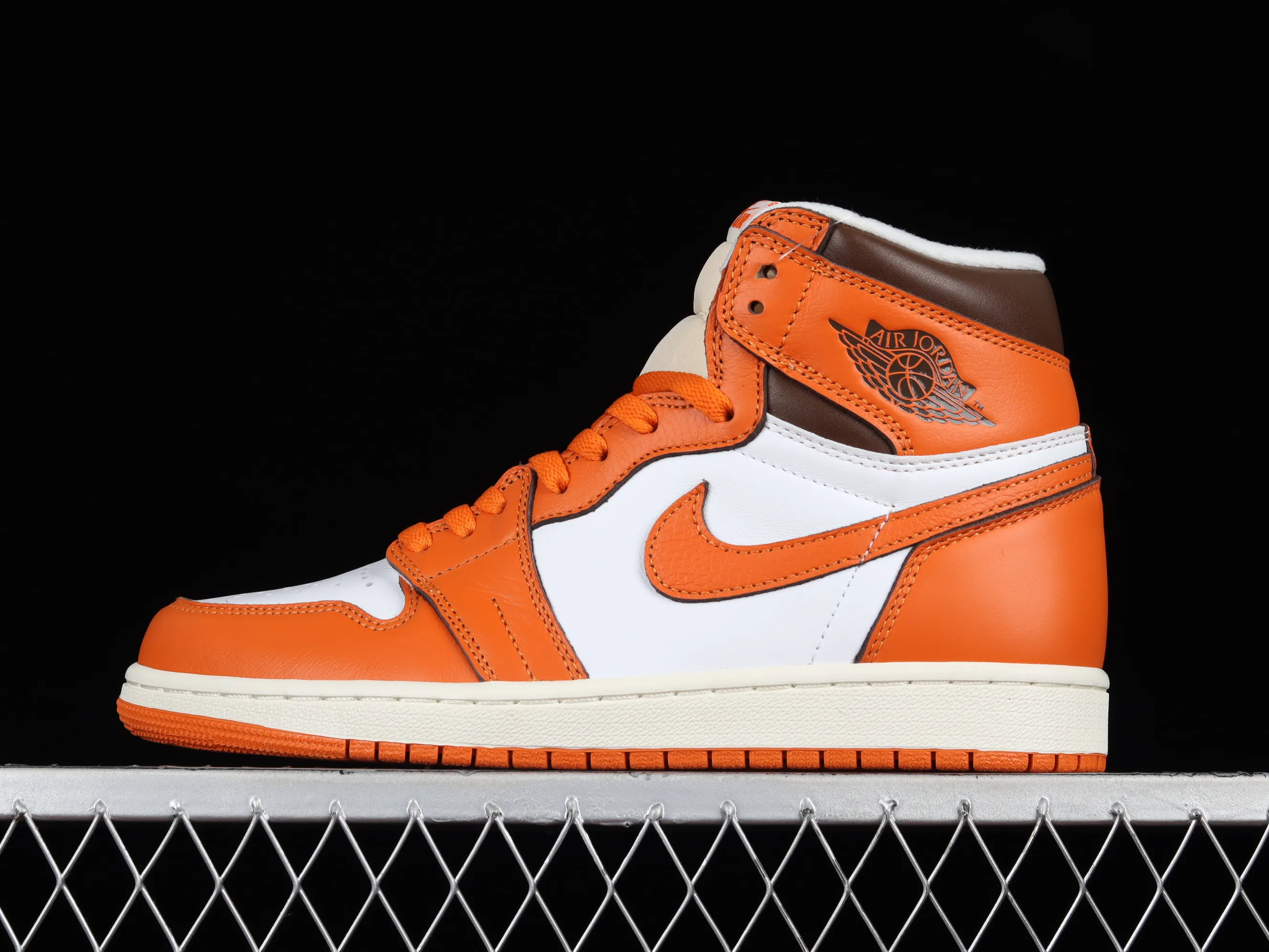 All categories Air Jordan Jordan series basketball shoes Air Jordan 1 High Air Jordan 1 High "Starfish" AJ1 Joe 1 white orange high-top basketball shoes DO9369-101
